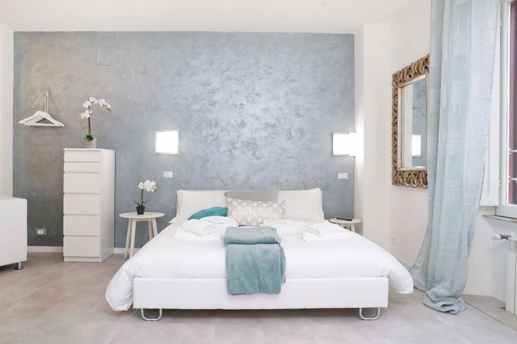 White Panoramic Jacuzzi Suite Trastevere - Top Collection Rome Bagian luar foto